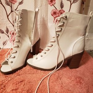 White laced chucky heel boots